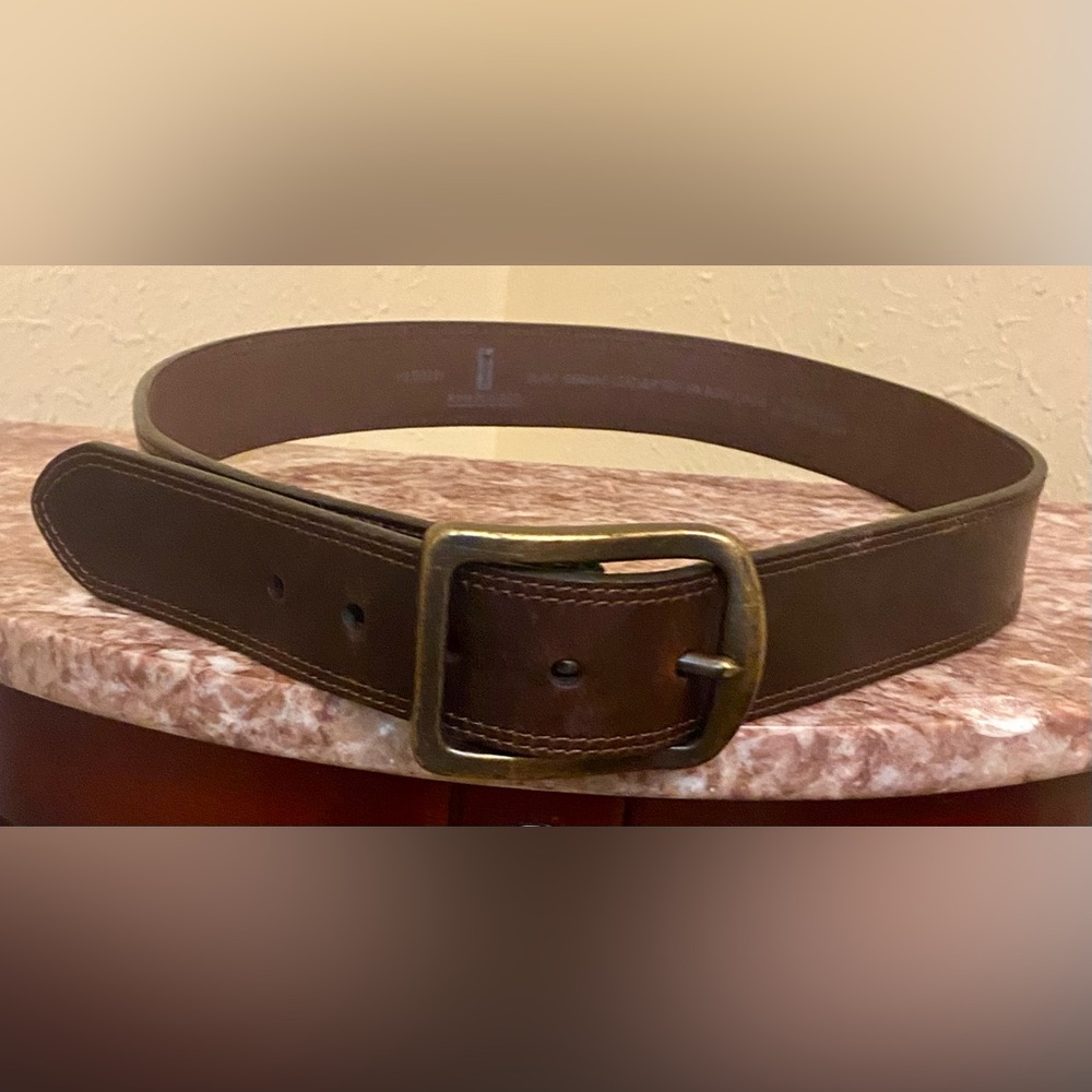 LEVI’s MENS BROWN BELT; Size 36 (I believe); 42” end to end; EUC.